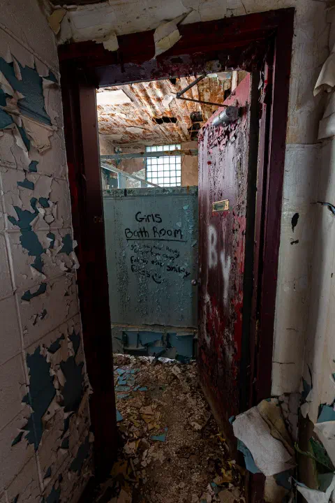 Girls bathroom2