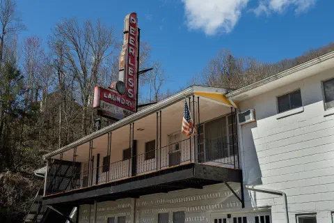 Peerless laundry